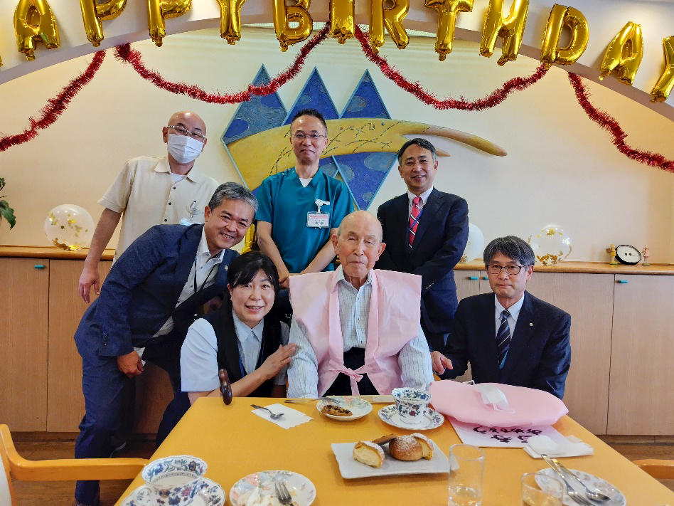 ヴィンテージ・ヴィラ洋光台　ご入居者100歳を祝う会を行いました！の画像